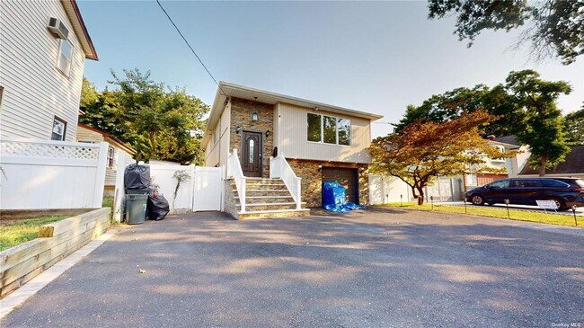 Building Photo - 2340 Fowler St