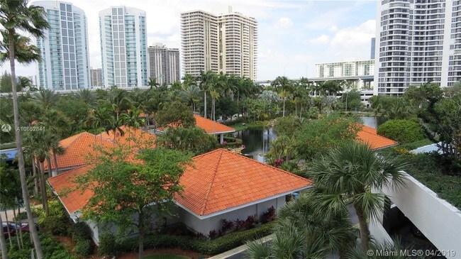 Building Photo - 3600 Mystic Pointe Dr