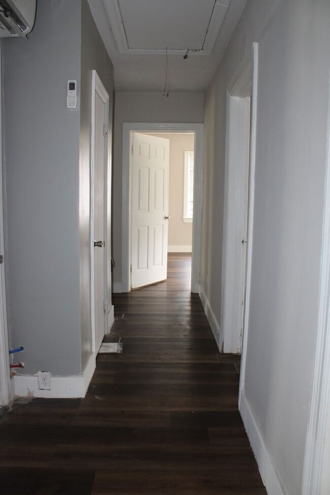 Building Photo - 301 Park Ave