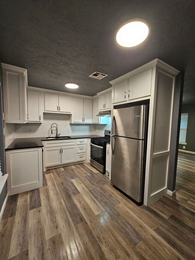 Foto del edificio - Updated (2) Bed/(1) Bath in Core Norman! Video Walk-Thru Avail!