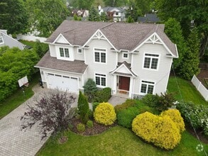 Building Photo - 15 Woodland Rd