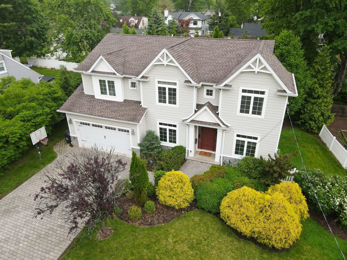 Primary Photo - 15 Woodland Rd