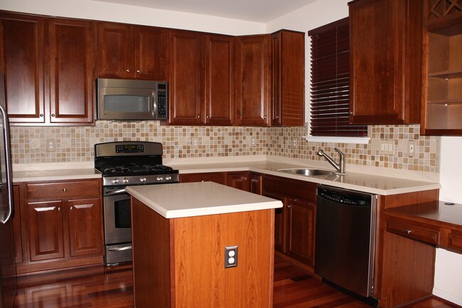 Building Photo - 123 Albemarle St