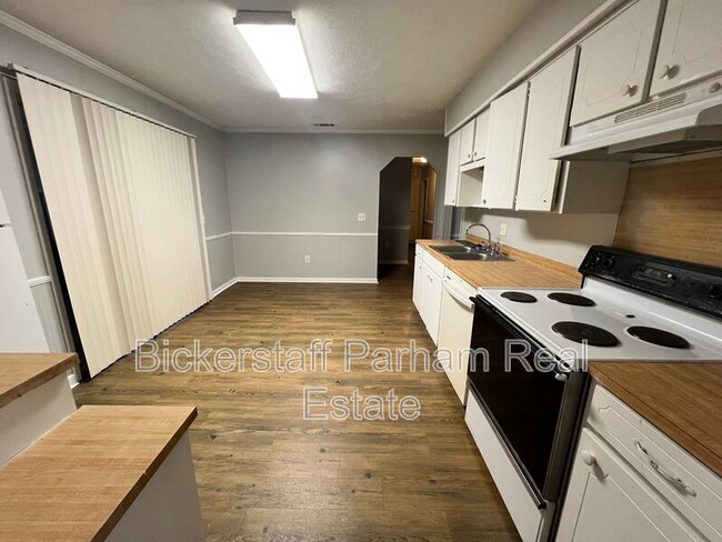 Foto del edificio - 6620 Cove Cir