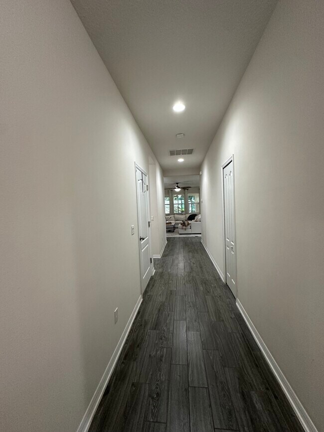 Building Photo - 14580 Cedar Hill Dr