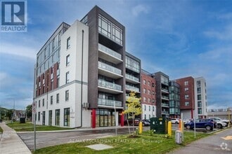 Building Photo - 5-305 Hamilton St N