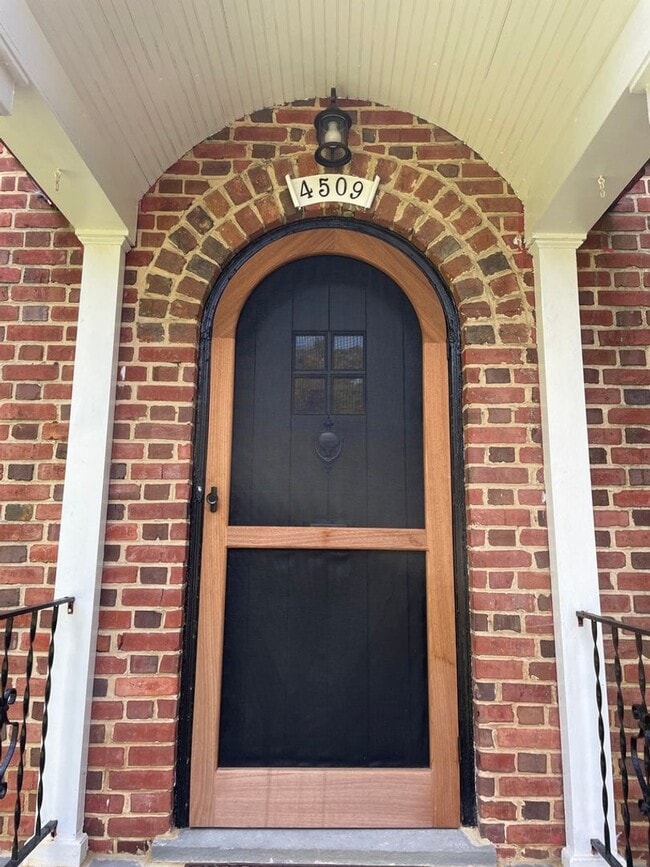 Building Photo - 4509 Fitzhugh Ave