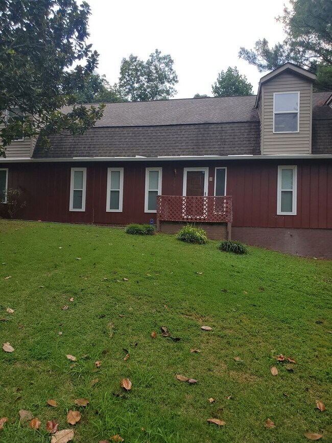Building Photo - Louisville 37777 - 6 bedroom, 3 bath home ...