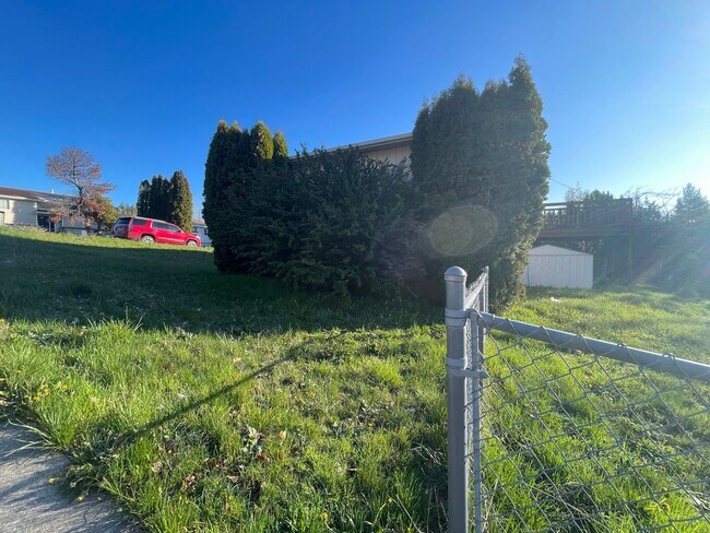 Building Photo - 5 Bedroom 2 bath on Military Hill, Pet fri...