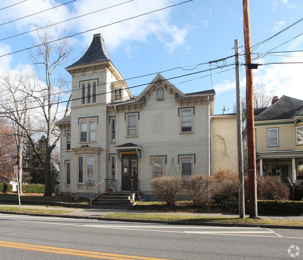Building Photo - 192 Albany Ave