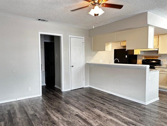 Foto del edificio - 6110 Wheless Cove