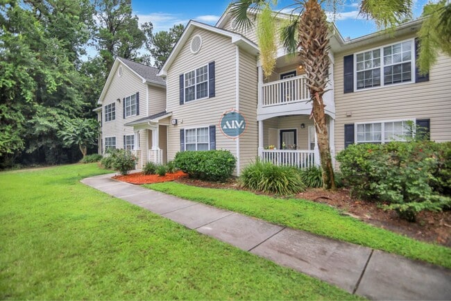 Building Photo - Beautiful Top Floor Villa in the Charming ...