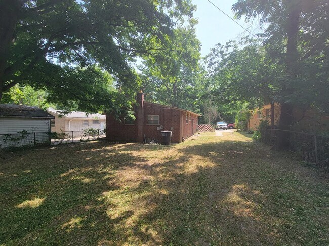 Building Photo - 16159 Riverview St