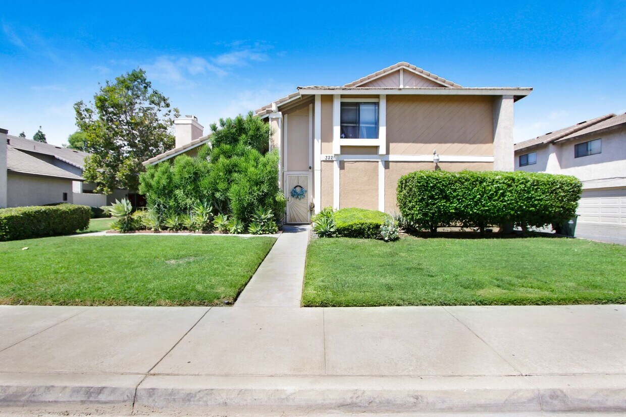 Foto principal - 3221 Triumph Ln
