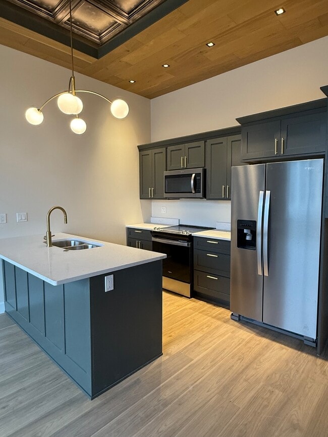 Building Photo - 309 N 6th St