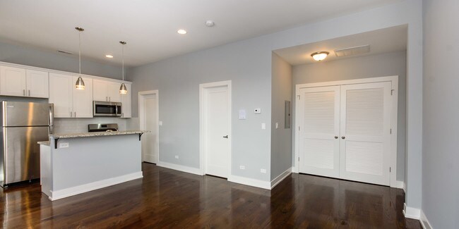 Foto del edificio - 2163 N Bell Ave