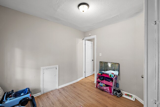 Building Photo - 15716 Cherrylawn St
