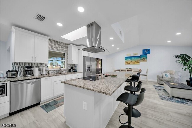 Building Photo - 299 Rotonda Cir