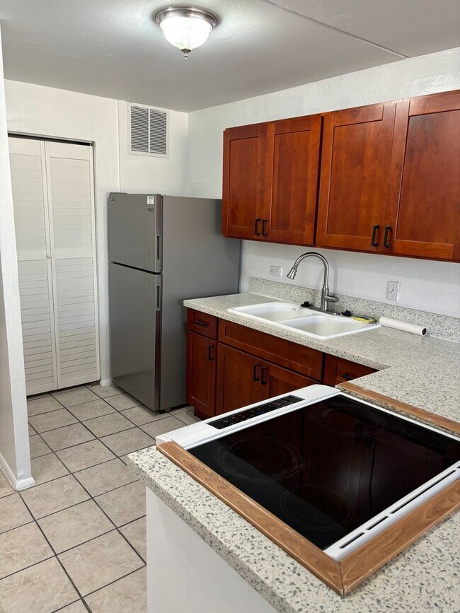 Building Photo - Harbor Lights 1-Bedroom – Pool, Courtyard, & Steps to Shopping