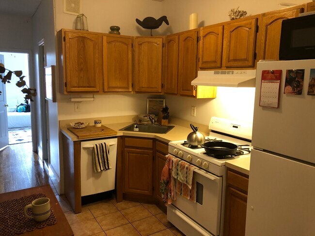 Kitchen - 854 Manhattan Ave