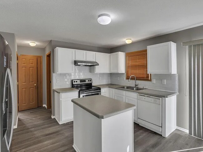 Foto del edificio - 7015 Onyxbluff Ln