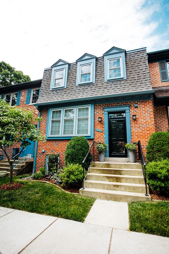 Primary Photo - 2823 Kelly Square