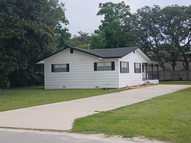 Building Photo - 853 Fairview Dr