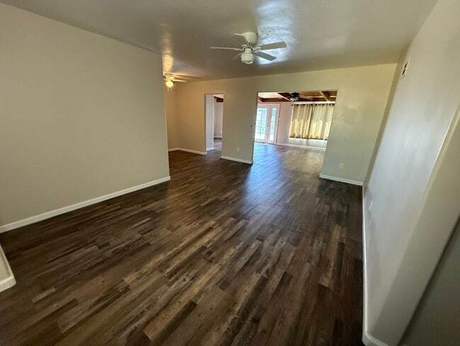 Building Photo - 6585 Delbarton St