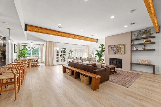 Foto del edificio - 802 N Wilcrest Dr