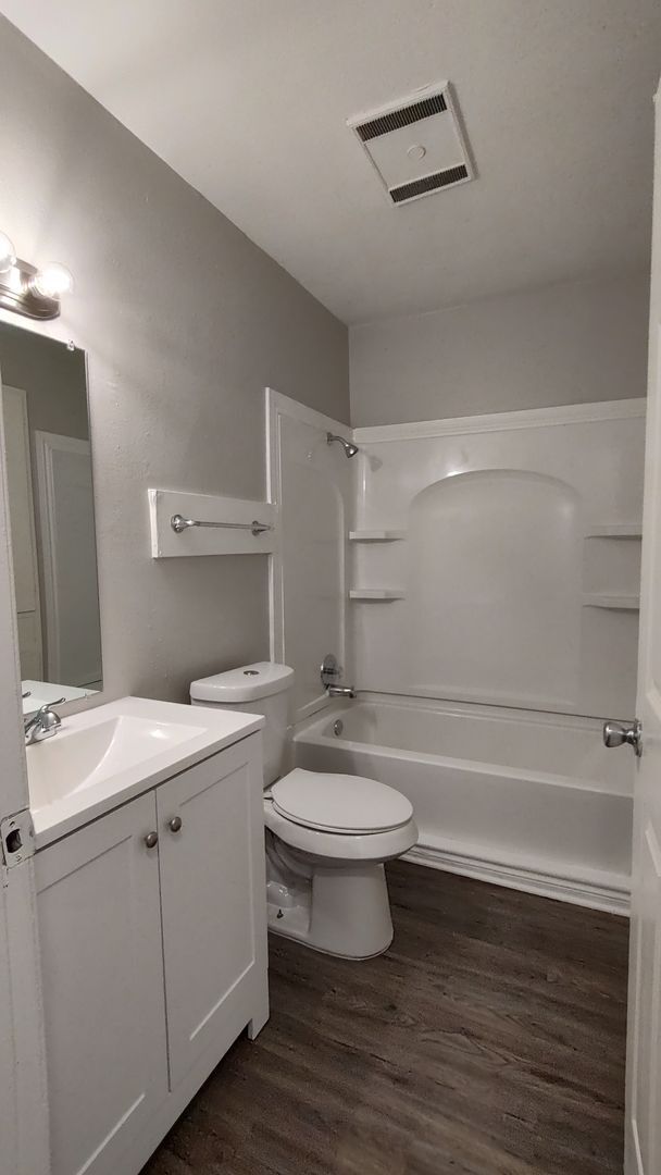 Foto del edificio - Northeast San Antonio 2 Bedroom 1 Bath Duplex
