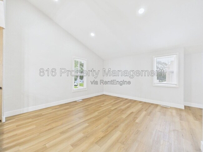 Foto del edificio - 9524 Manning Ave