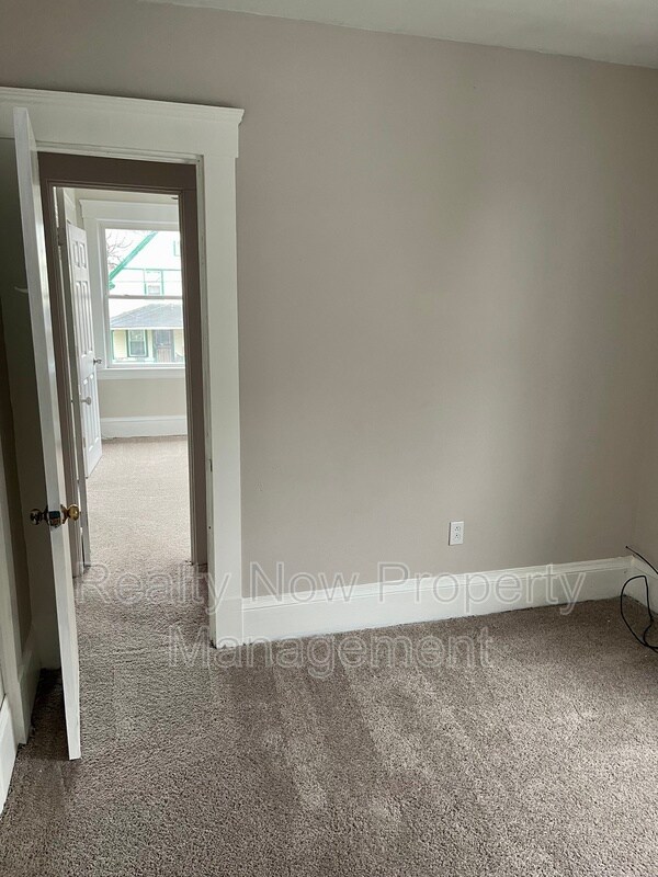 Foto del edificio - 3302 Woodbridge Ave