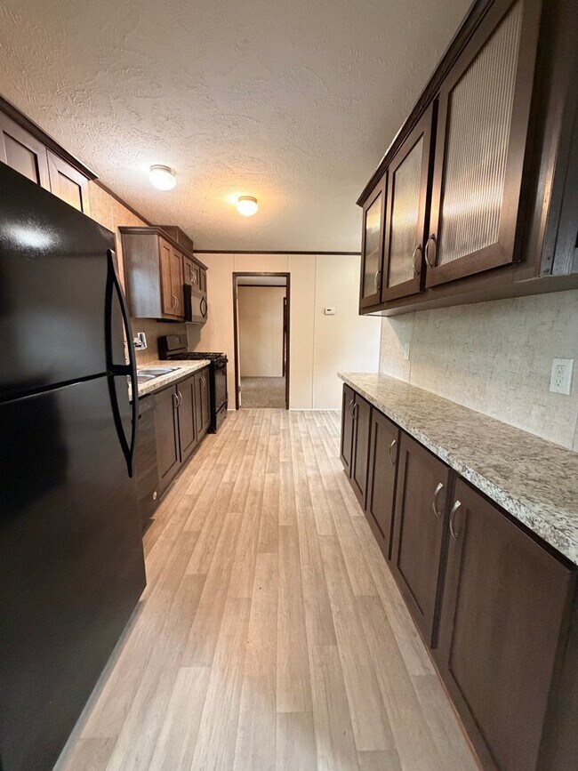 Foto del edificio - 166 Parker Lake Dr