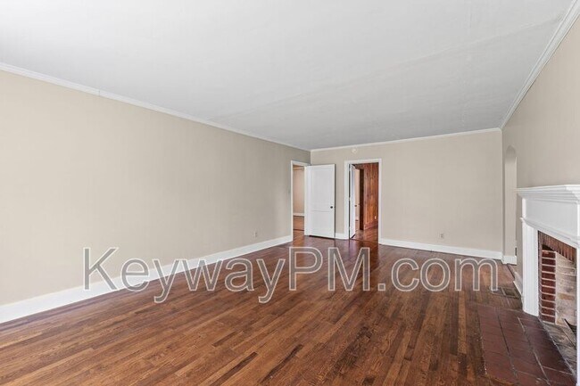 Foto del edificio - 2334 Redwood Dr