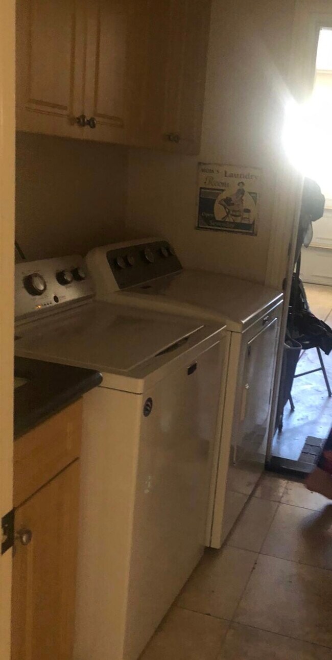 Foto del edificio - 4625 Tobias Ave