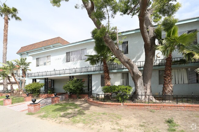 Building Photo - Encanto Apartments