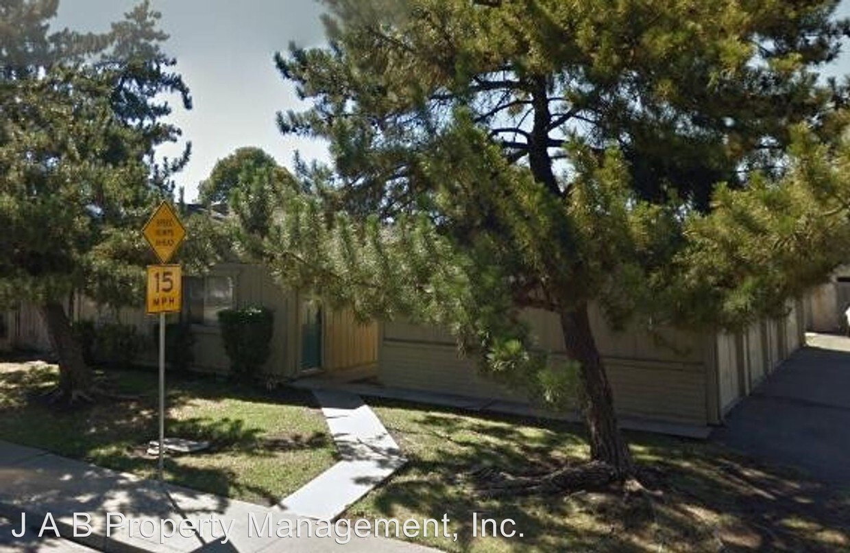 Primary Photo - 3140-42-44-46 Wentworth Dr
