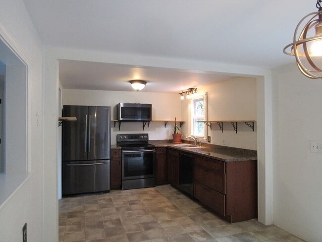 Building Photo - 47 Vinebrook Rd
