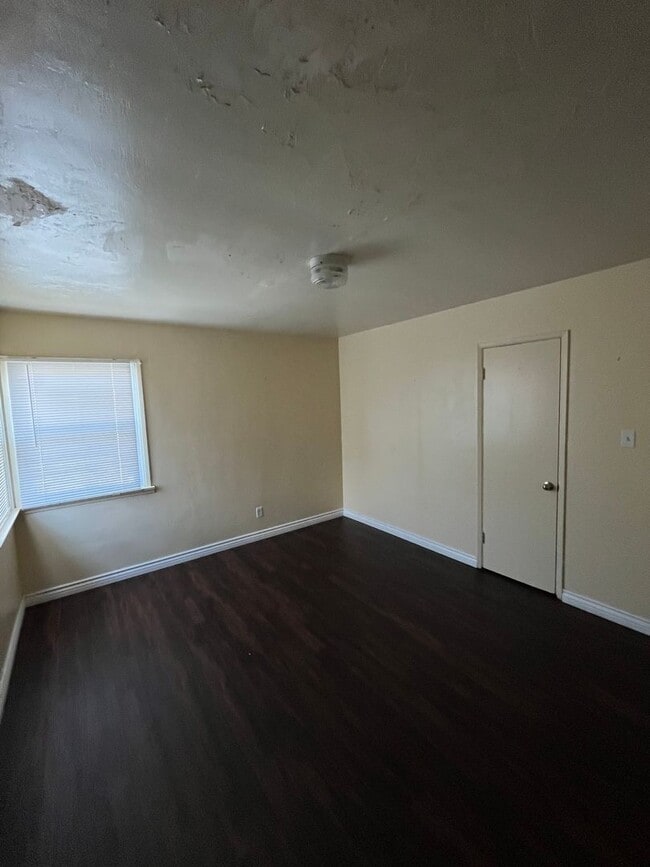 Foto del edificio - House 2BR/1BA Available Now