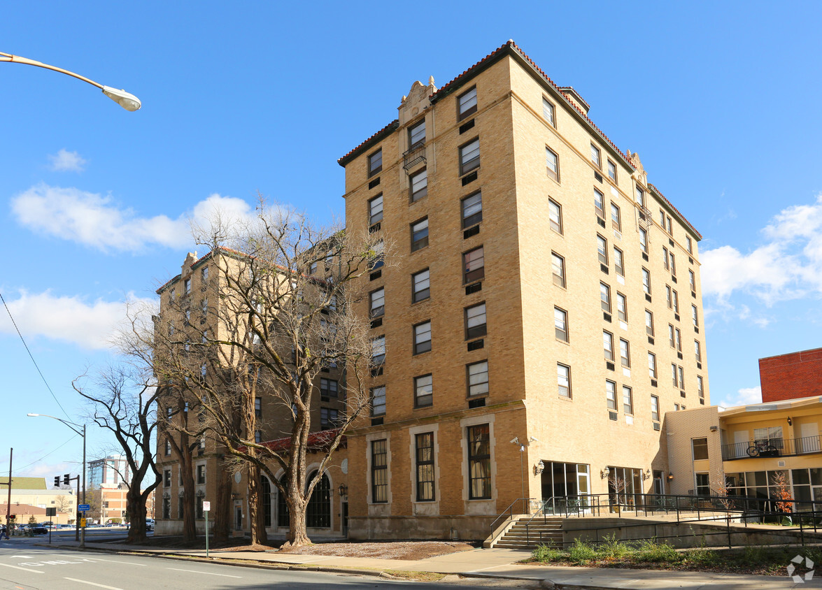 Foto principal - Albert Pike Apartments