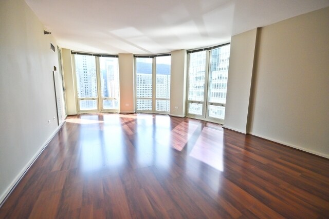 Foto del edificio - 345 N La Salle Dr