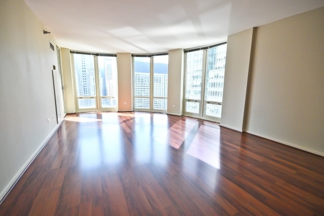 Building Photo - 345 N La Salle Dr