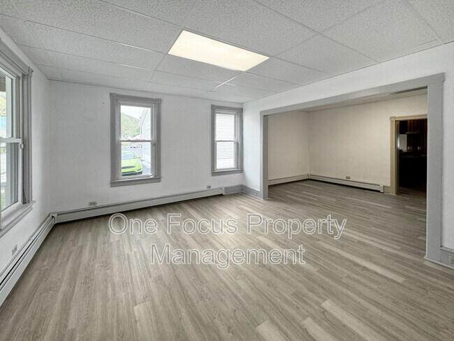 Building Photo - 154 Main St