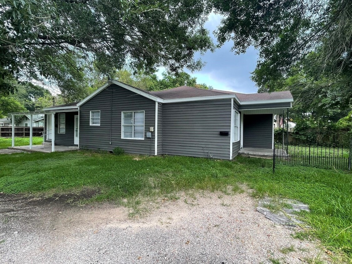 Foto principal - 2330 Cedar Dr