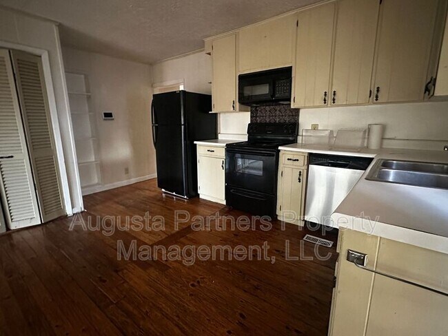 Foto del edificio - 3219 Alpine Rd