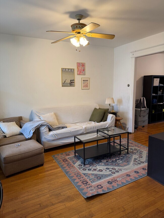 Foto del edificio - 2414 37th St NW