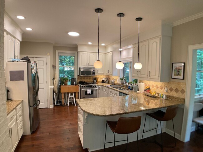Foto del edificio - Executive Home in The Heart of Chapel Hill!