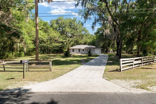 Building Photo - Country Living on 1 Acre – Move-In Ready 3 Bedroom Home in Reddick!