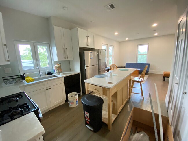 Foto del edificio - 2 Buckley Ave