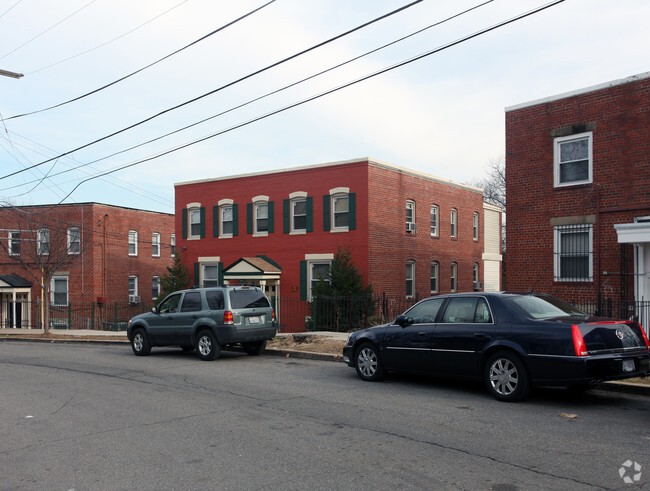 Building Photo - 3146 Buena Vista Ter SE